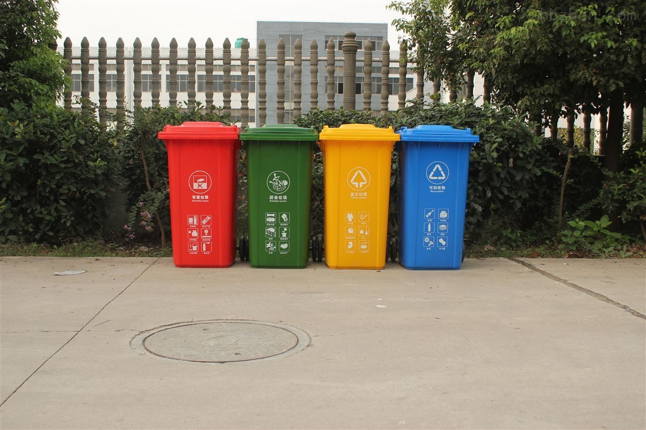四个垃圾桶 库存图片. 图片 包括有 浪费, 废物, 现代, 欧洲, 回收, 没人, 单独, 分离, 生态 - 33882585